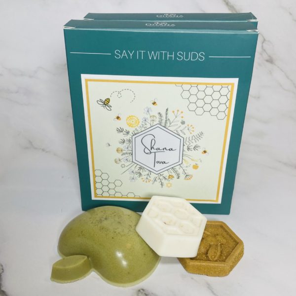 Shana Tova green gift box with set of three soaps (1 apple and 2 honeycomb soaps)